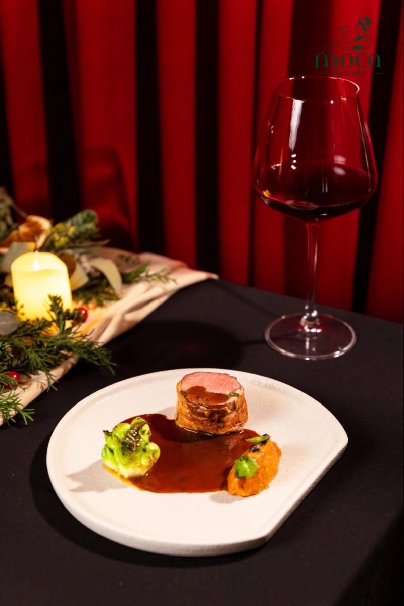 Selecting the Perfect Main Course for Two