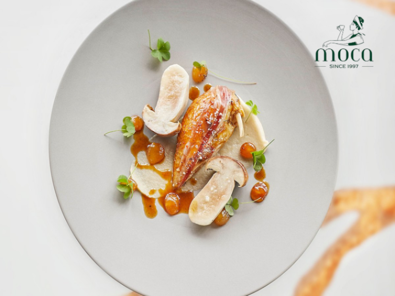 精致餐饮的菜肴不仅仅是食物——它通过味道、烹饪技艺与艺术呈现在盘中,讲述一个动人的故事。