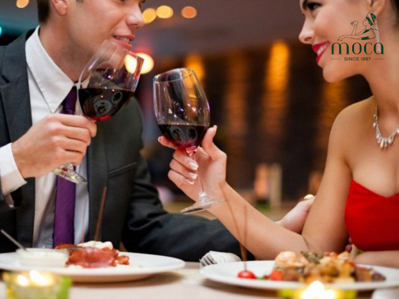 예의는 각 코스와 완벽하게 어울립니다 — 존중이 식사 경험을 더욱 풍성하게 합니다.