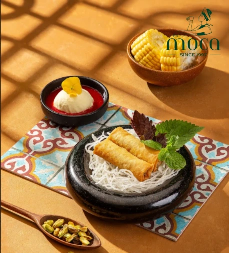 地元で栽培された有機食材を使用する高級レストランのシェフ。料理の芸術性と持続可能性が出会う場所です。