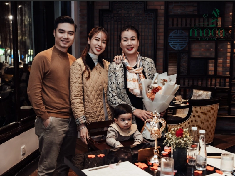 고급 레스토랑은 어른들만을 위한 것이 아닙니다. 가족끼리 소통하고, 교육하고, 오래도록 기억될 추억을 만들 수 있는 기회입니다.