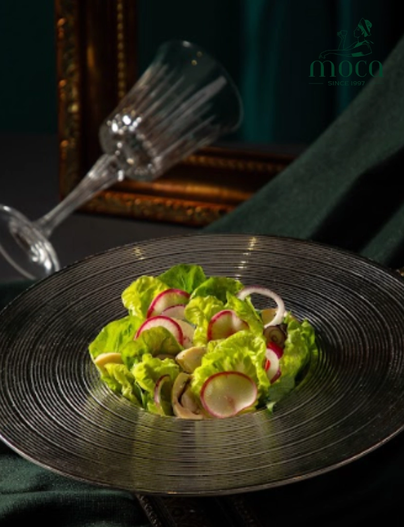 From natural wine to soft lighting—every detail helps tell the story of the plant.