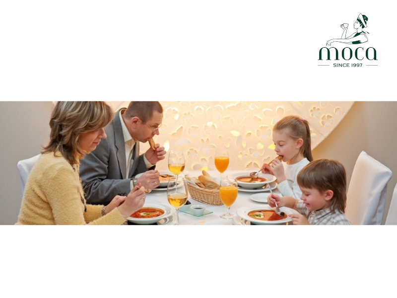 家庭精致餐饮——在温馨优雅的环境中,教授礼仪、耐心与文化欣赏。