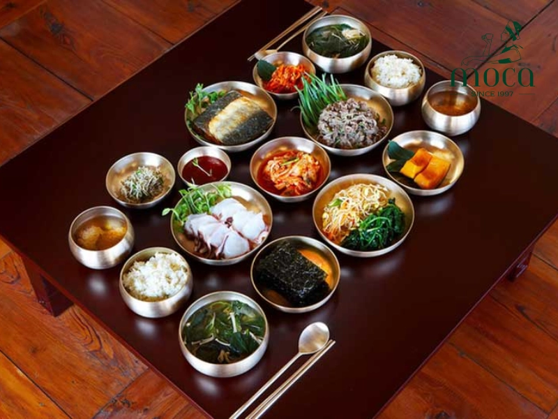Hanjeongsik: A celebration of abundance, tradition, and harmony—Korea’s royal roots on a single table.