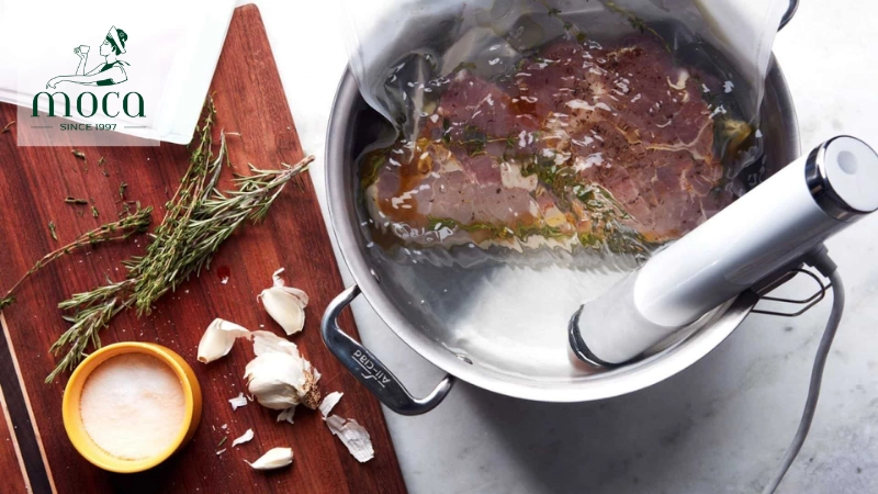 Präzision und Innovation definieren ein Gehobenes Gericht – von Sous-vide-Perfektion bis zu kunstvollen Überraschungen der Molekularküche.