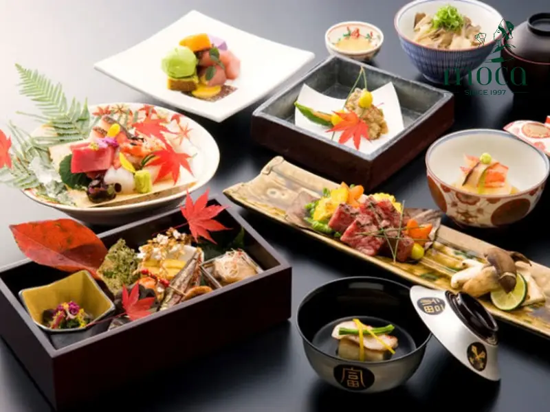 Kaiseki: a harmonious journey through the season, crafted with precision and grace.