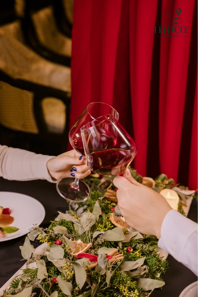 Crafting a Luxury Christmas Dinner at Home: Ideas and Considerations