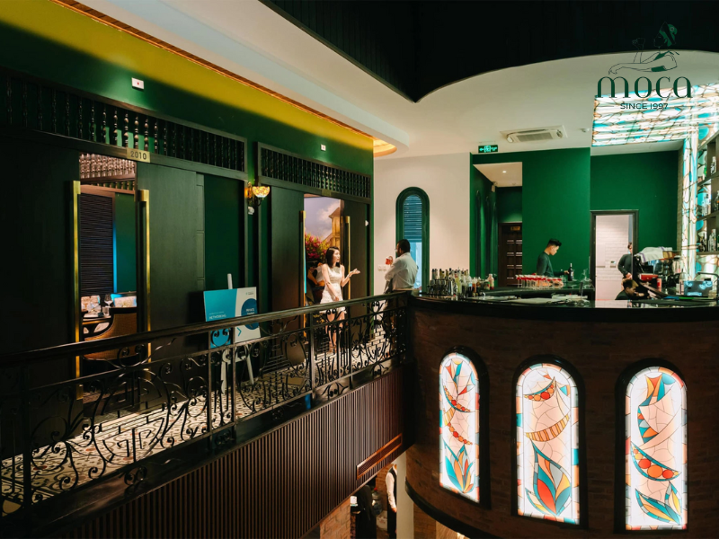 현대적인 우아함과 요리 예술이 만나는 곳 — 모카 다이닝에 오신 것을 환영합니다.