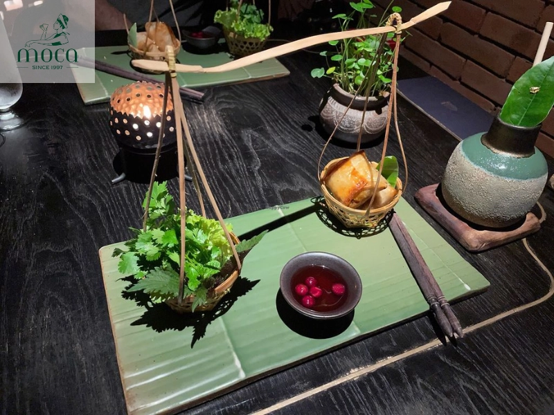 Cồ Đàm – refined vegetarian cuisine in a serene, culturally rich setting.