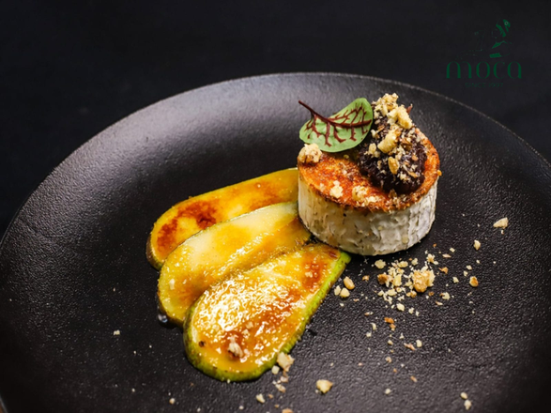 色彩、质感与优雅的交响——Moca Dining 素食摆盘的艺术。