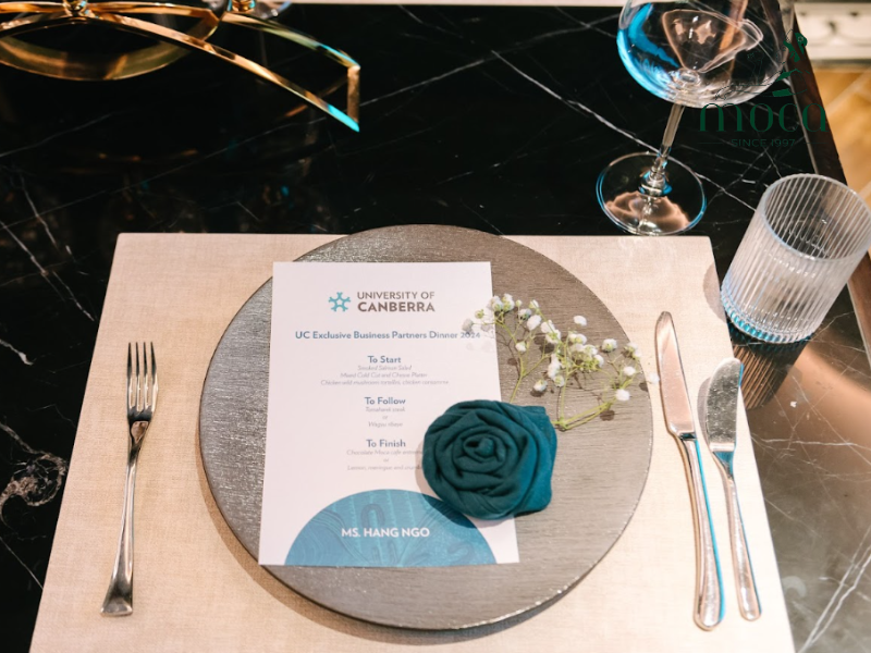 商务精致餐饮的魅力在于卓越菜品、无瑕服务与高雅氛围的完美融合。