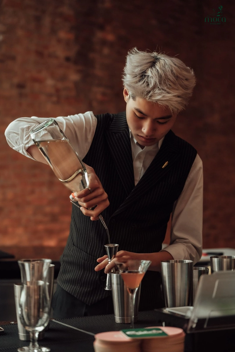 ポストミール・ミクソロジーとデザートカクテルの現代的トレンド