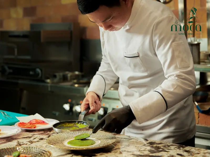 Fine dining in Hanoi blends modern culinary techniques with authentic Vietnamese flavors — both innovative and rooted in tradition.