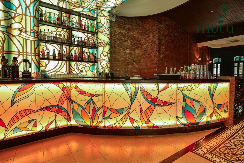 The Ambiance: A Stage for Intimate Engagement