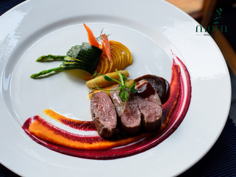 화려한 전통부터 미니멀한 예술성까지, 세계 각국의 요리는 모든 입맛과 상황에 맞춘 독특한 경험을 제공합니다.