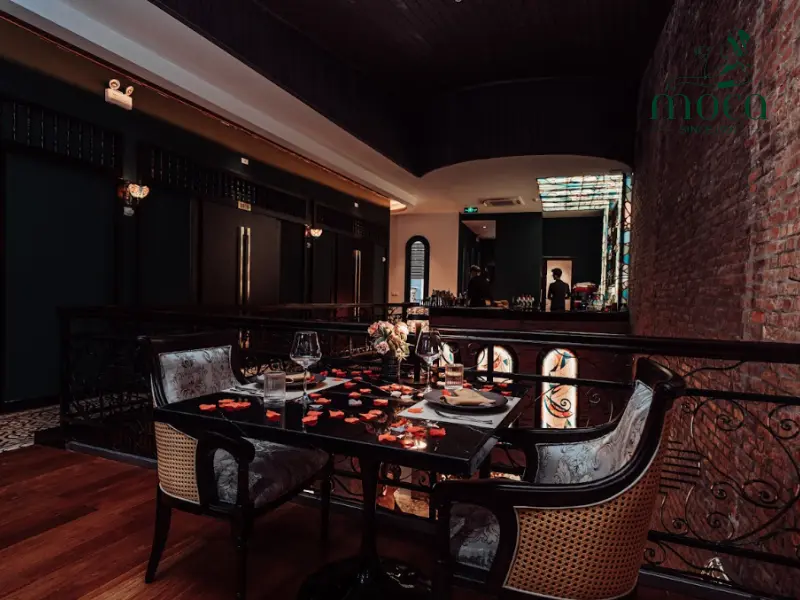 A flawless fine dining experience begins with thoughtful planning — from selecting the right restaurant and making reservations, to communicating dietary needs and understanding the atmosphere.