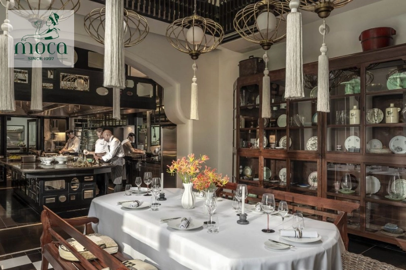 The evolution of fine dining: from royal banquets to global innovation.