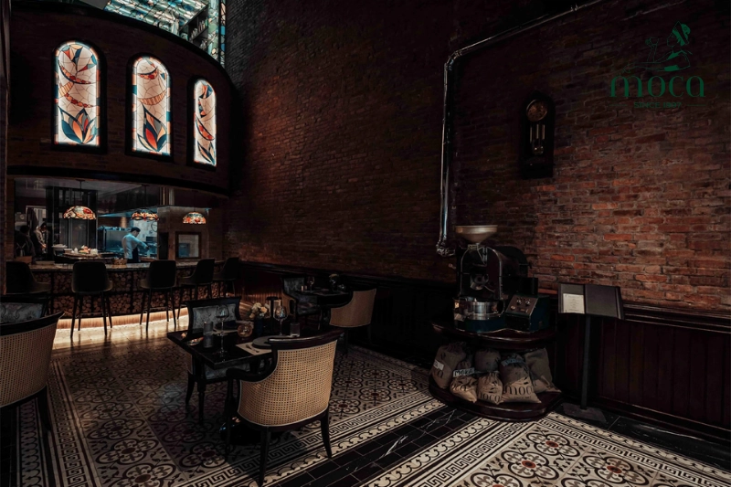 Heritage ambiance and flawless service — the essence of fine dining in Hanoi’s Old Quarter.