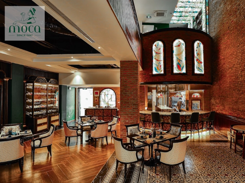 Avec des stratégies intelligentes, la haute cuisine n’a pas besoin d’être coûteuse — il suffit du bon moment, du bon menu et du bon lieu.