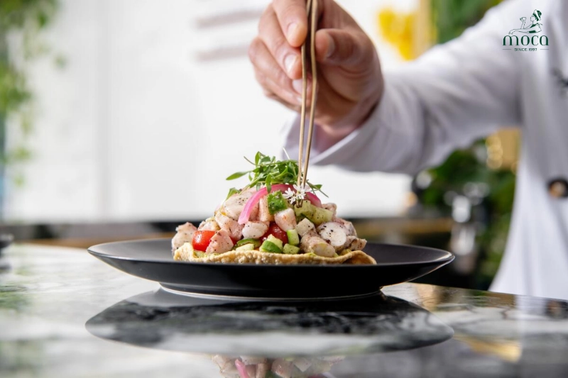 現代の料理技術：食感と盛り付けの昇華