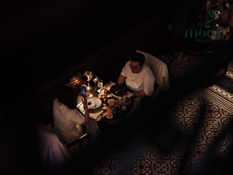 在 Moca 体验高端餐饮：在每一个细节中，卓越品质与贴心价值完美融合。