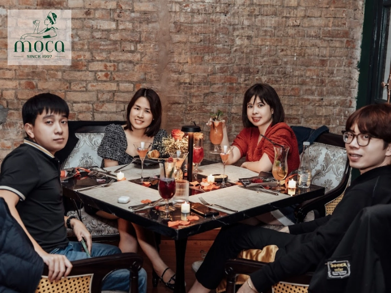 Fine Dining schafft die Bühne für herzliche Momente – dort, wo Familien zusammenkommen, genießen, sich verbinden und bleibende Erinnerungen schaffen.