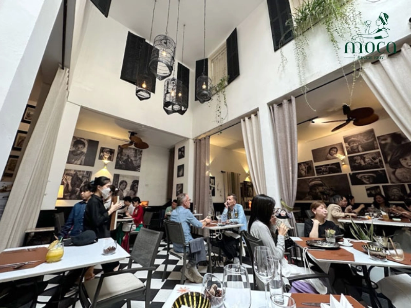 La Badiane – a refined fusion of French culinary techniques and Vietnamese flavors set in a serene courtyard.