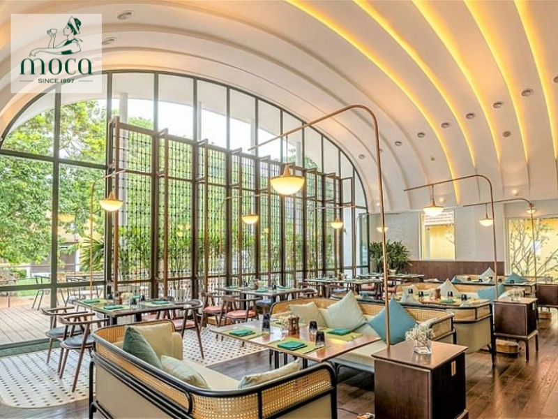 In fine dining, missteps in lighting, furniture, and cohesion can undermine even the best cuisine — every detail counts.