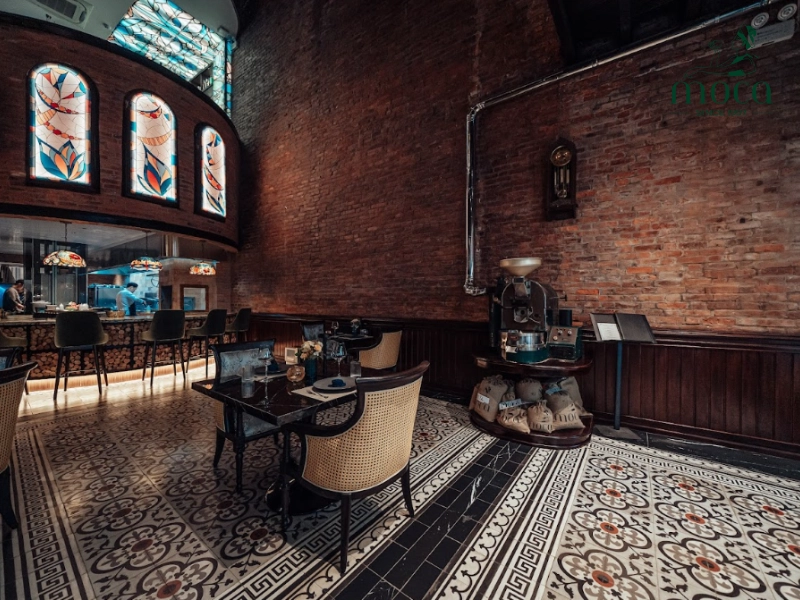 Your elevated culinary journey begins the moment you step through the elegant doors of Moca Dining’s historic villa.