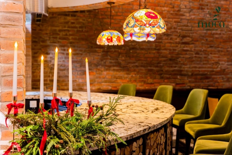 Expert Pairings for Traditional Christmas Centerpieces