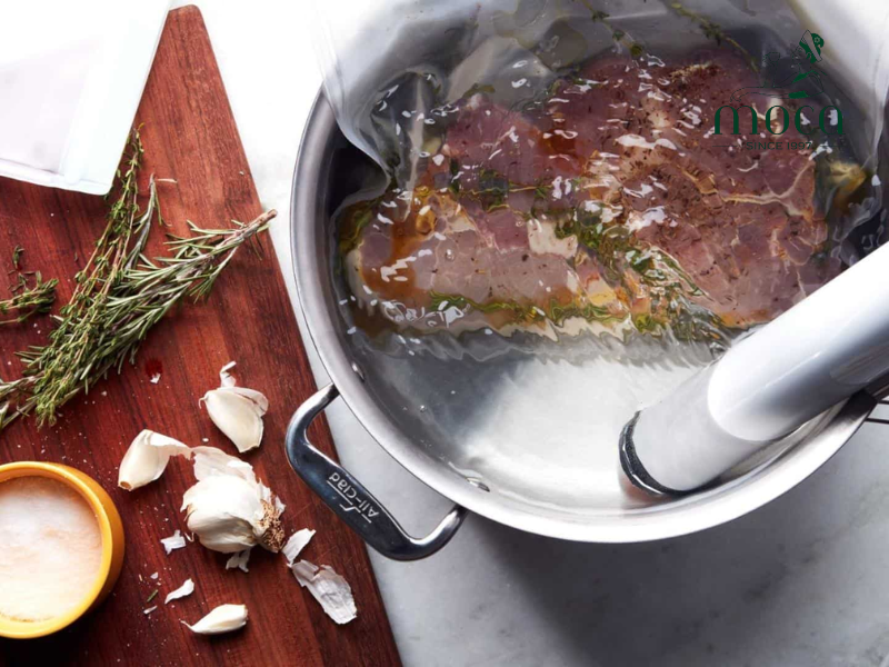 精准与创新定义了精致餐饮的烹饪——从真空低温烹调的完美,到分子美食的巧妙惊喜。