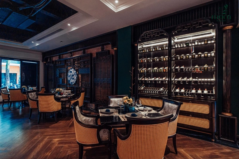 Moca Dining 와인 셀러의 큐레이팅된 우수성을 경험해 보세요