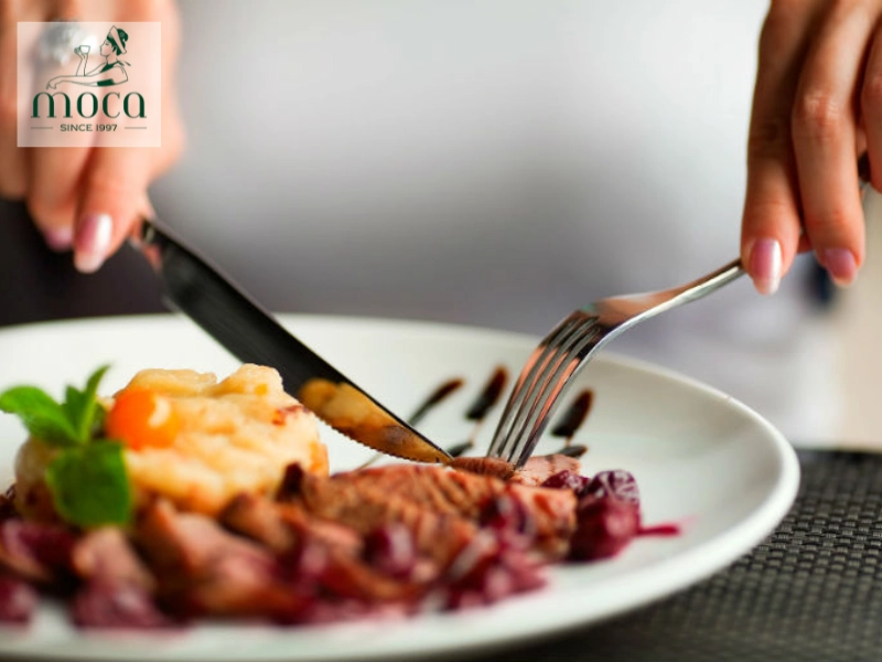 Polite dining is mindful dining — every detail reflects grace.
