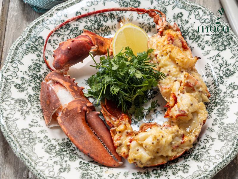 접시 위의 클래식한 우아함 — 기술과 시대를 초월한 풍미가 만나는 곳입니다.