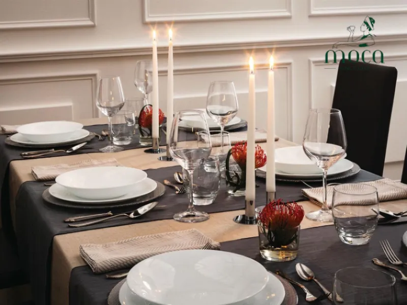 完美的精致餐桌布置:每一个细节尽显优雅,引领宾客踏上一段难忘的美食之旅。