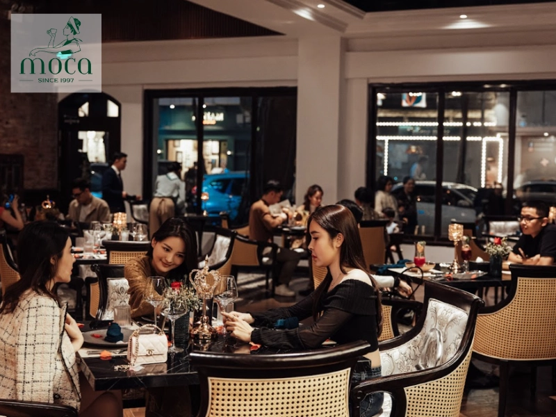 Moca Dining — où musique live et excellence culinaire s’unissent pour une expérience inoubliable.