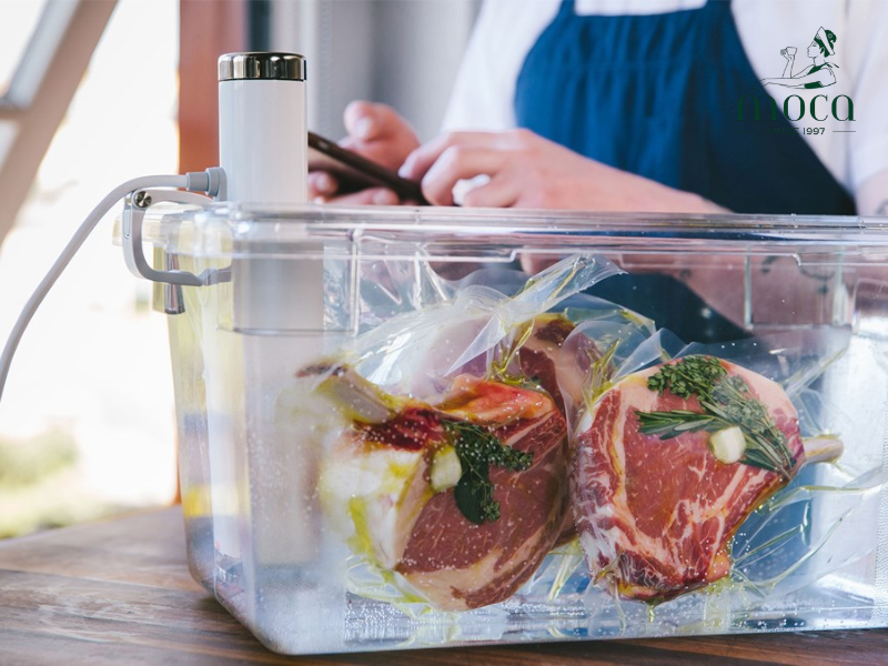 수비드: 맛과 부드러움, 완벽함을 한 단계씩 정밀하게 가두는 조리법입니다.