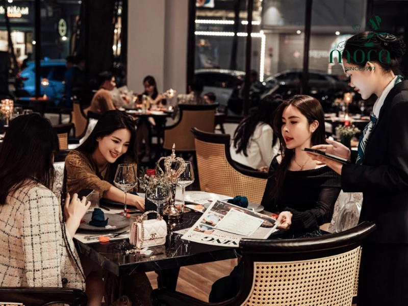 흠잡을 데 없는 서비스는 모든 순간을 고양시키는 부드러우면서도 필수적인 존재입니다.