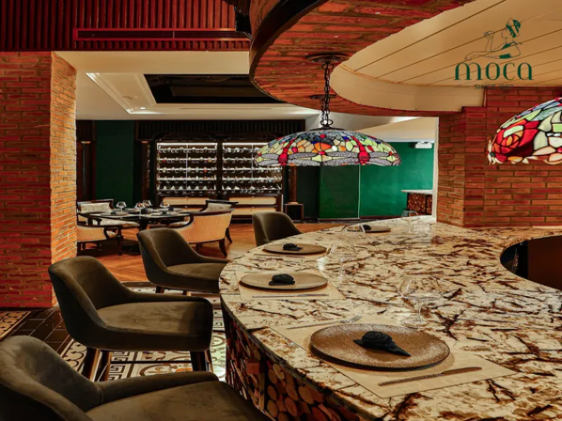 精致的风味、个性化的细节与恒久的优雅——在 Moca Dining 探索不断演变的精致餐饮艺术。