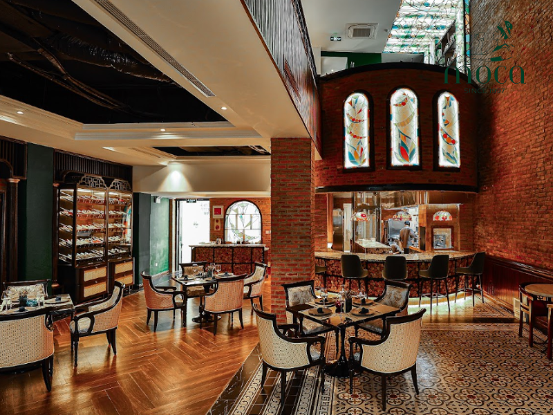 通过明智的策略，精致餐饮无需昂贵——只需把握合适的时间、菜单与场所。