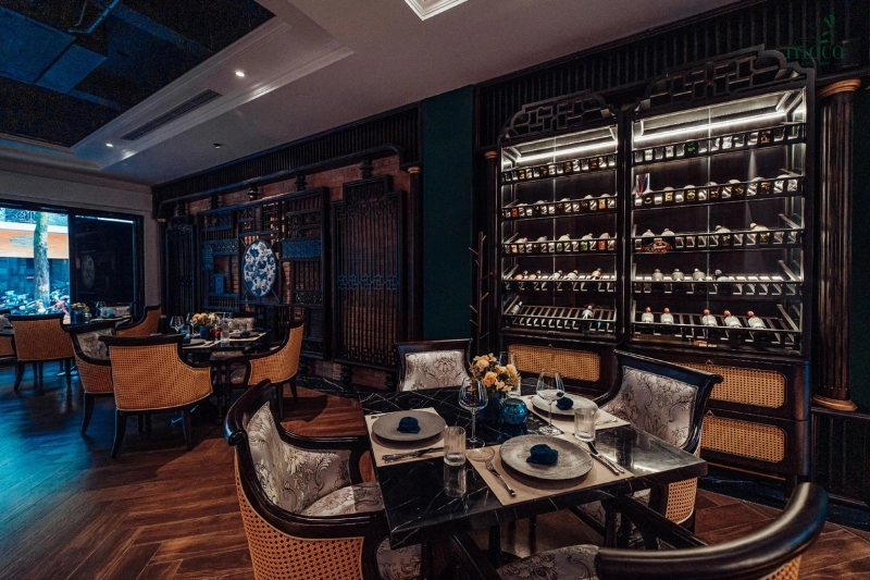 예술적인 준비 과정을 통해 스테이크 경험을 격상시키는 모카 다이닝