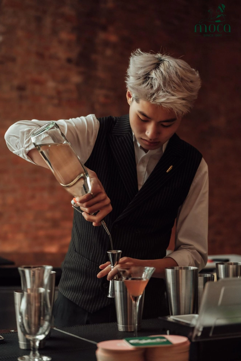 The Philosophy of Shared Mixology: Defining the Modern Fine Dining Experience