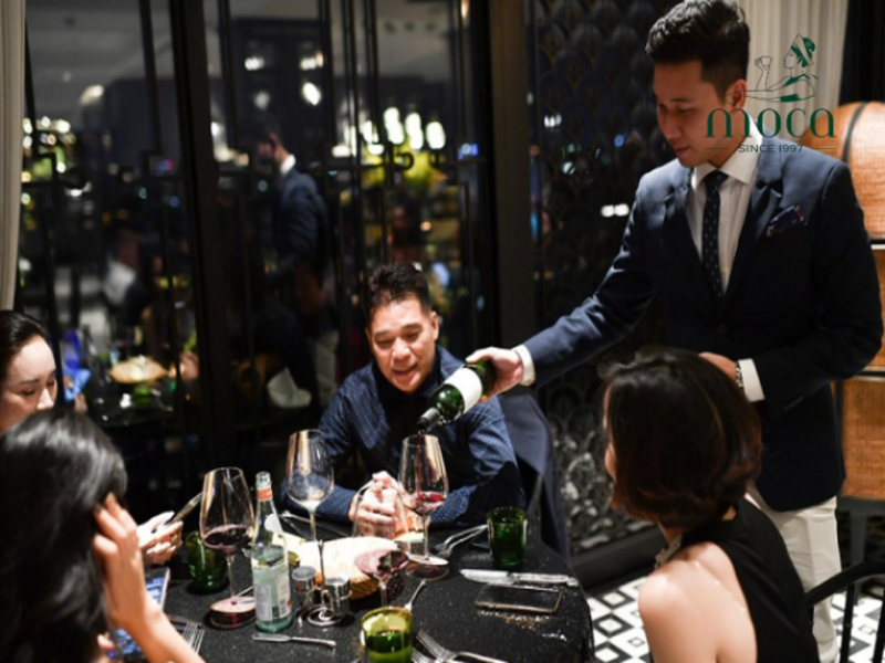 不仅仅是一顿餐——而是一场精心策划的味觉、氛围与无可挑剔服务的旅程。