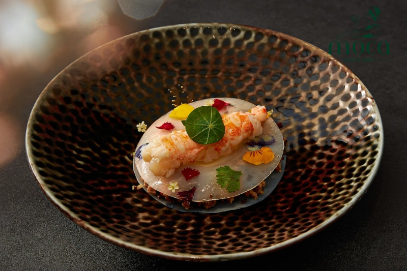 Moca Dining – where cuisine meets artistry: every plate is a refined masterpiece, blending color, texture, and the natural beauty of ingredients