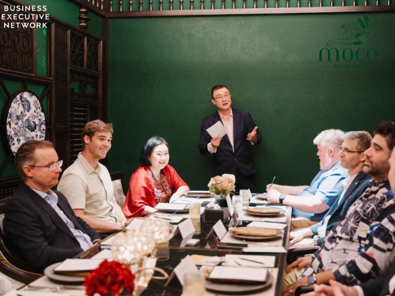 비즈니스에서 고급 식사는 단순히 식사에 그치지 않습니다. 우수성을 알리고, 관계를 구축하고, 신뢰를 불어넣는 전략입니다.