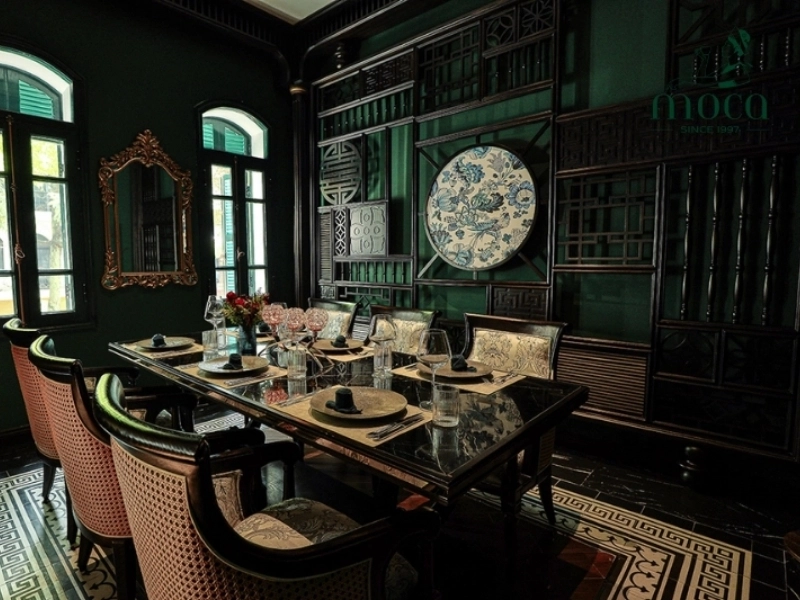 洗練された雰囲気:インドシナのエレガンスとゴシックの魅力の融合