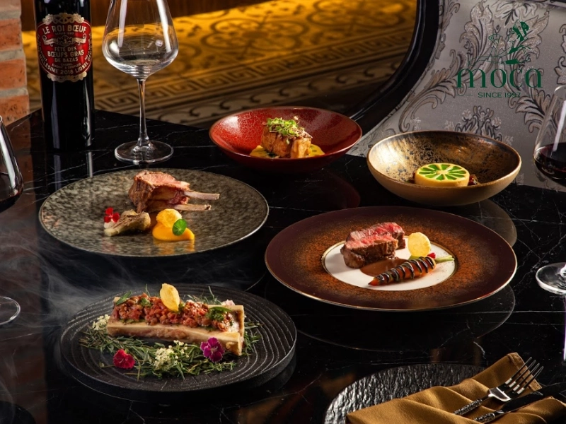 A refined lunch set is more than a meal; it’s a culinary journey where premium ingredients like A5 Wagyu, fresh scallops, and organic vegetables are crafted with utmost precision.