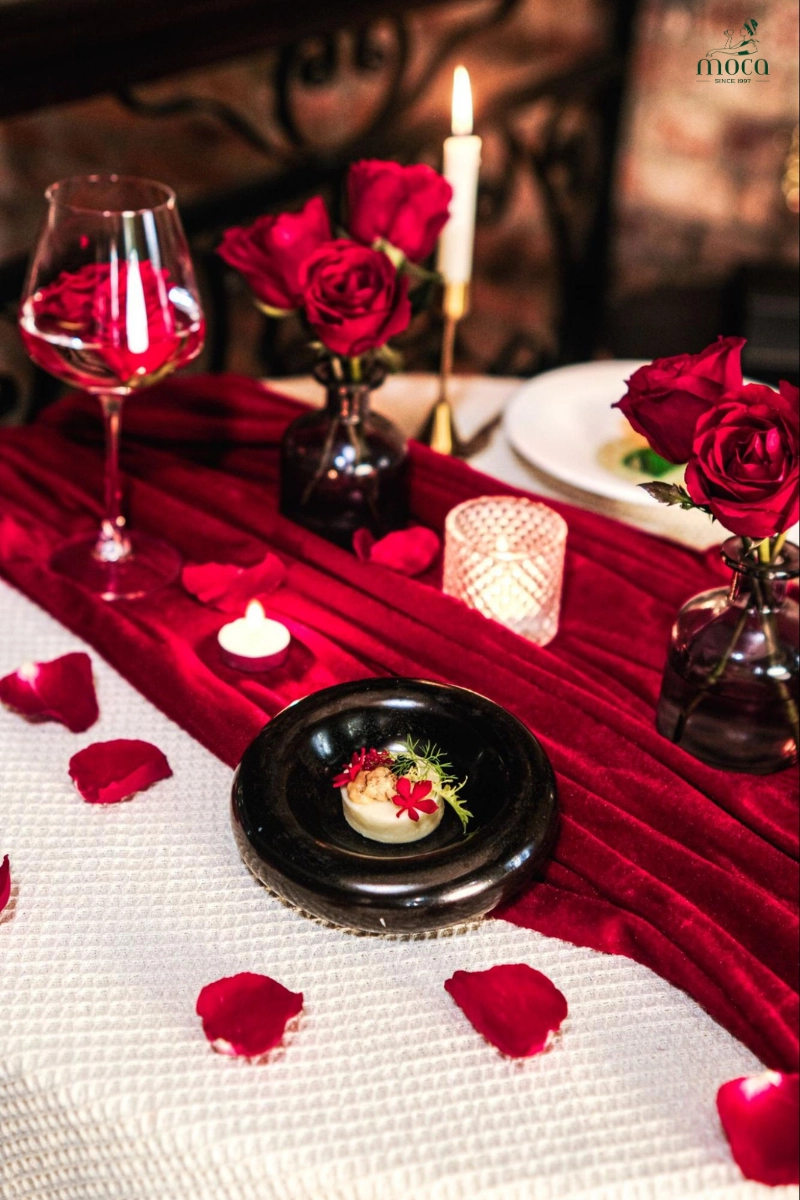 現代の伝統における婚約記念ディナーの戦略的重要性