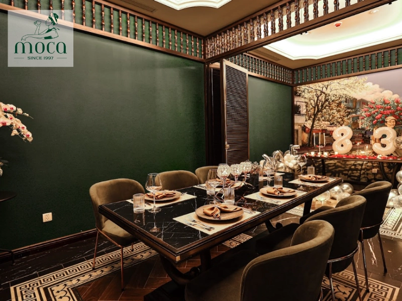 The ideal private dining space – where refined design, integrated technology, and personalized culinary excellence converge seamlessly.